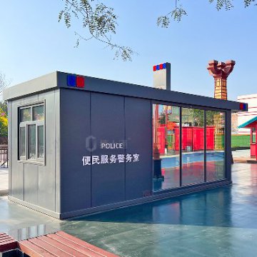景區(qū)便民服務(wù)警務(wù)室，為游客提供方便服務(wù)